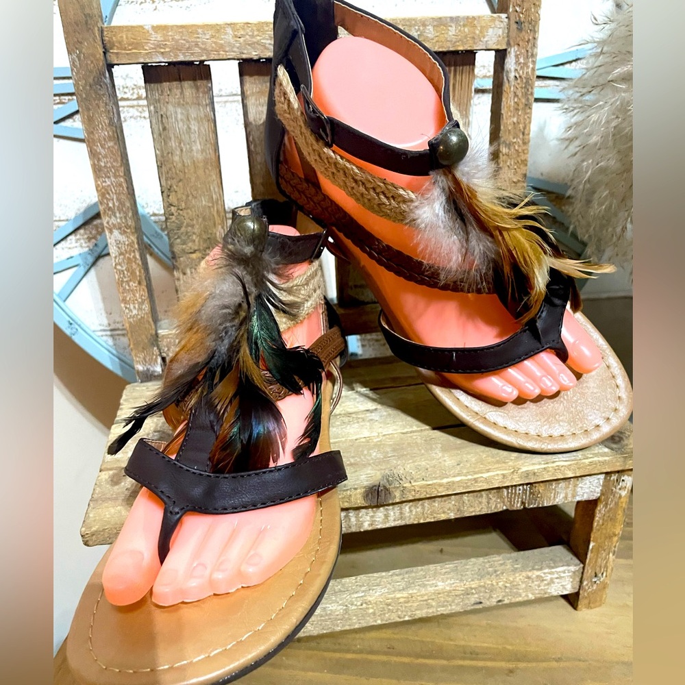 CITY CLASSIFIED THONG SANDAL FEATHERS BOHEMIAN BOHO 8-1/2 NEW! - Picture 7 of 7
